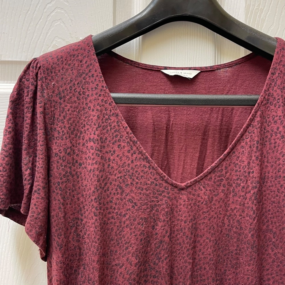 Lucky Brand Women's Medium‎ Animal Print Top Smocked Waist V-Neck Flutter Sleeve